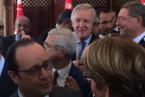 En attendant le début de la marche contre le terrorisme au Parlement de Tunis